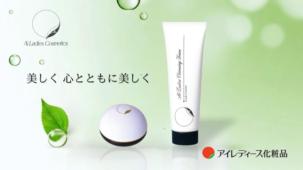 アイスター商事の正規オンラインストア「エバエバストア」トップページ、背景はグリーン、中央にはアイレディース化粧品（アイレディース・エモリエントクリームCとアイレディース・洗顔フォーム）を配置した画像。