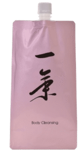 アイレディース化粧品「一気（ボディクレンジング」つめかえ用（500mL）ピンク色の詰替え用パックに”一気”と大書された画像。