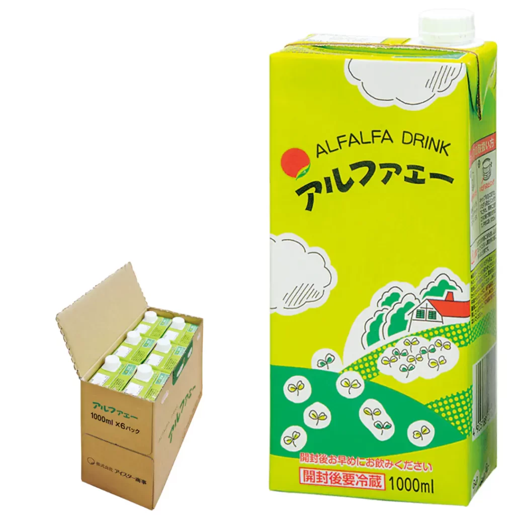 アイスター商事のアルファルファエキスの清涼飲料水「アルファエー 1リットルパック」の商品画像（グリーンをベースにした牧場のイメージのパッケージ／白色のキャップ付き）と、段ボールのケースを開封した状態で中の紙パックが見えるように撮影した画像。
JANコード：4905188201019［1984年4月発売、1999年1月 1リットルパックで発売］