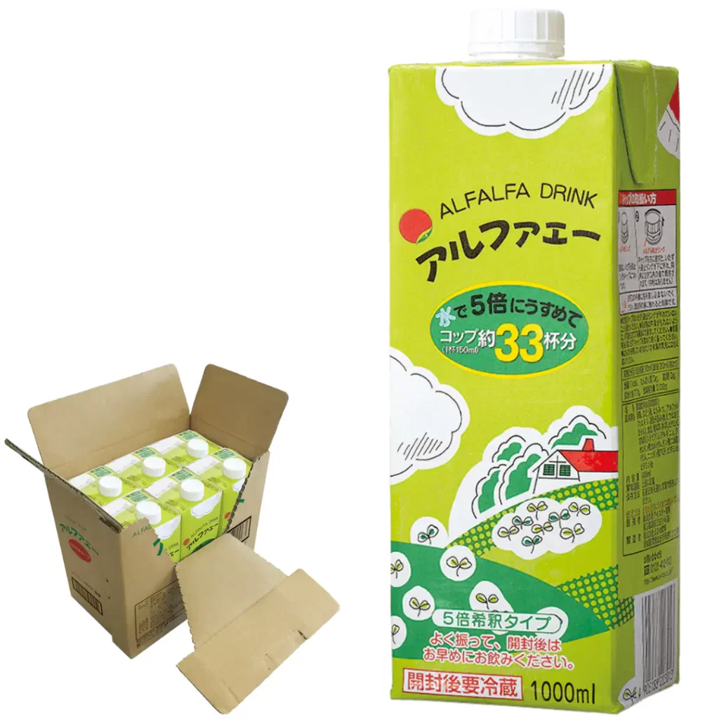 アイスター商事の清涼飲料水「アルファエー希釈タイプ」の商品画像（緑色のパッケージ／白色のキャップ付き）と、段ボールのケースを開封した状態で中の紙パックが見えるように撮影した画像。
JANコード：4905188203013［2015年6月発売］